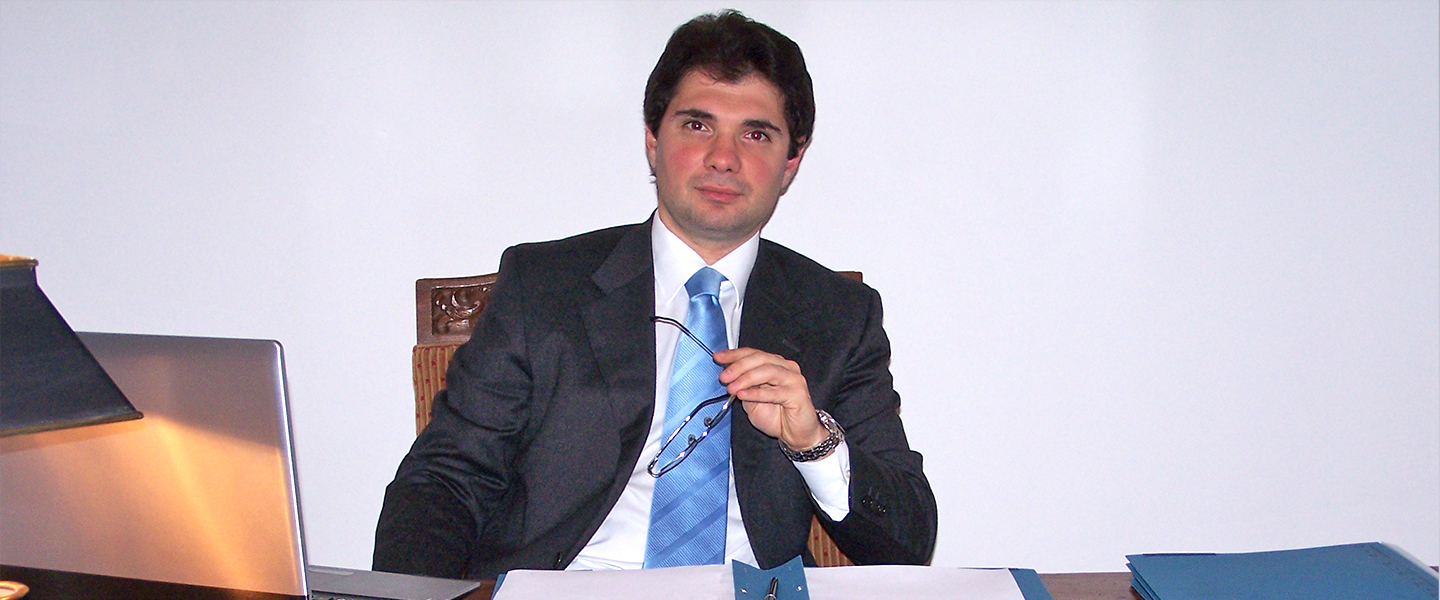 Portraitfoto von RA Dr. Francesco Calise